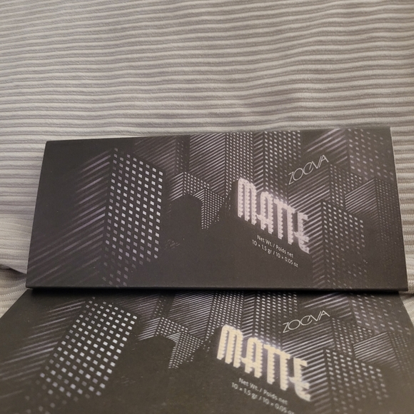 Matte Colour Pallette with Vitamin E. - Picture 2 of 2